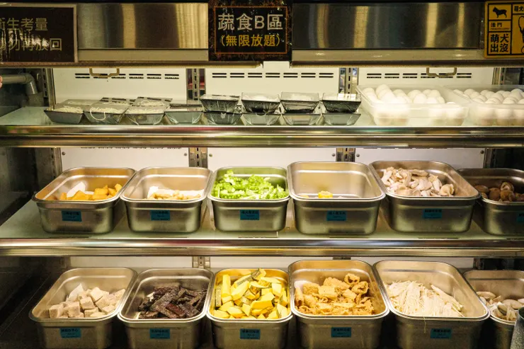 自助吧最上層有手工蔬菜麵，強烈推薦一定要嘗試！（攝影／卓芳妤）