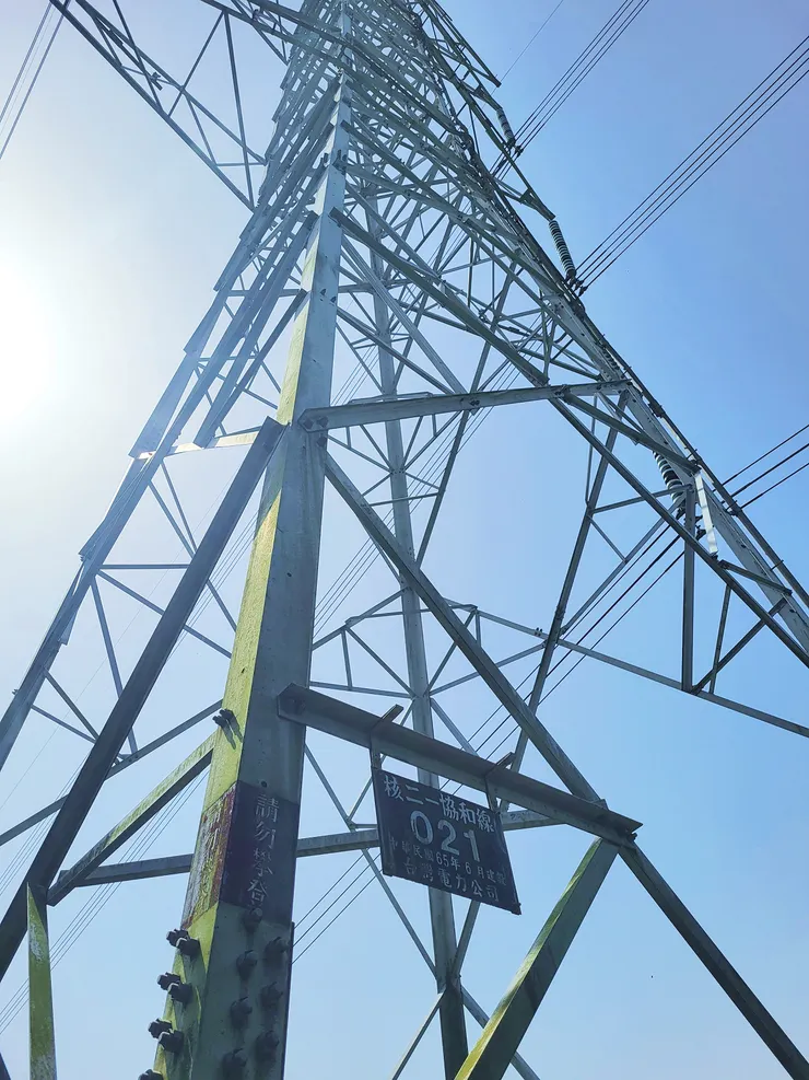 ▲來到這個電塔，再下切就抵達情人湖。