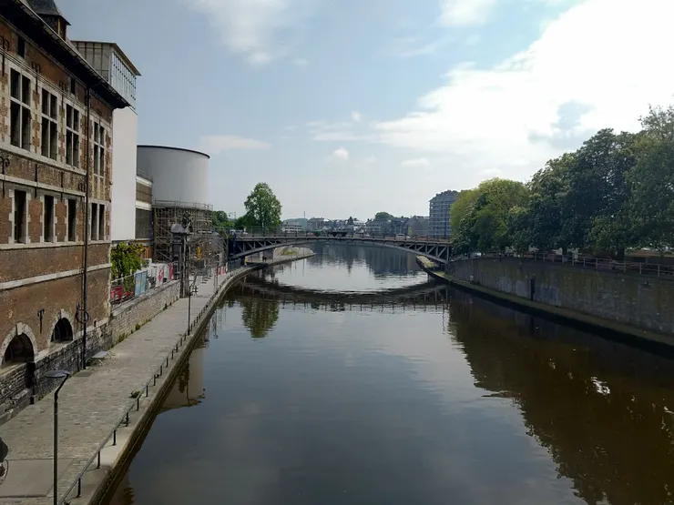 來到河畔,美不勝收