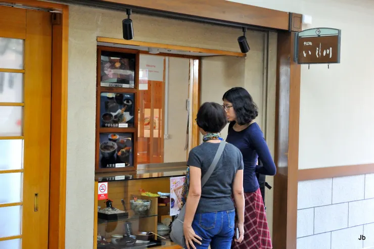 在伊豆高原駅選購便當