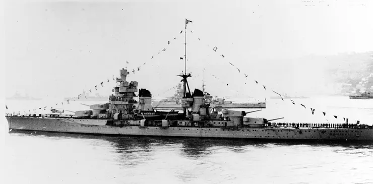 戈里齊亞號參加戰前的艦隊檢閱