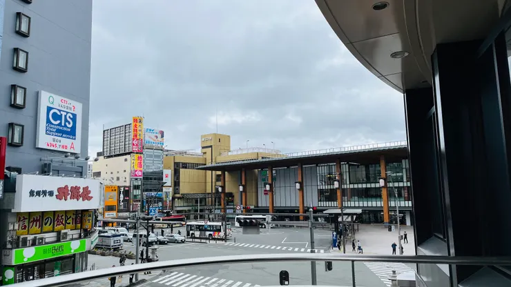 長野車站前面看起來也是滿熱鬧。