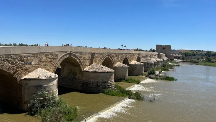 哥多華羅馬橋已經有兩千多年的歷史，是世界上現存最長的古代橋樑。