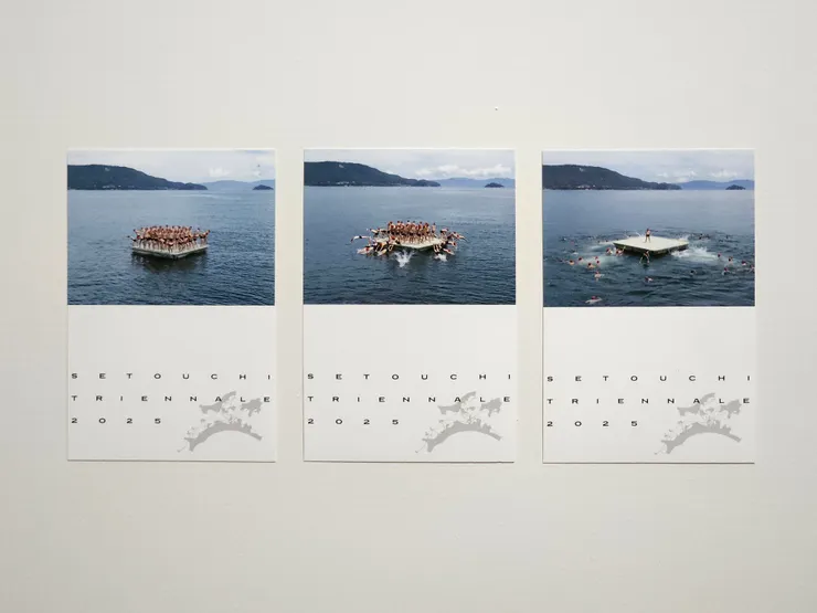 瀨戶內國際藝術祭2025的主視覺,在2025年新開放的區域「津田」拍攝,像是人們再次投入瀨戶內的象徵,剩下的少年則猶豫著是否一同躍入這片藝術之海。