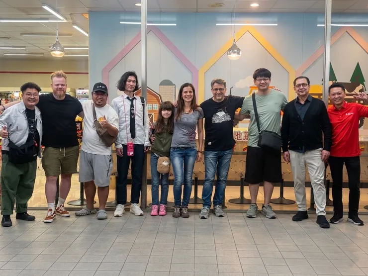 圖說:瑞典 左二 Pontus/日本 左四 Kubo/西班牙 右五 Liliya/伊拉克 右二 Ali &nbsp;