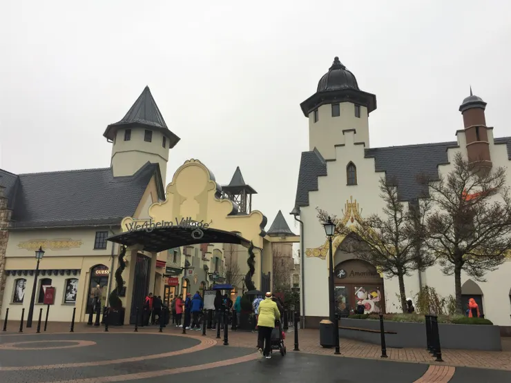歐洲城堡般的 Wertheim Village OUTLET
