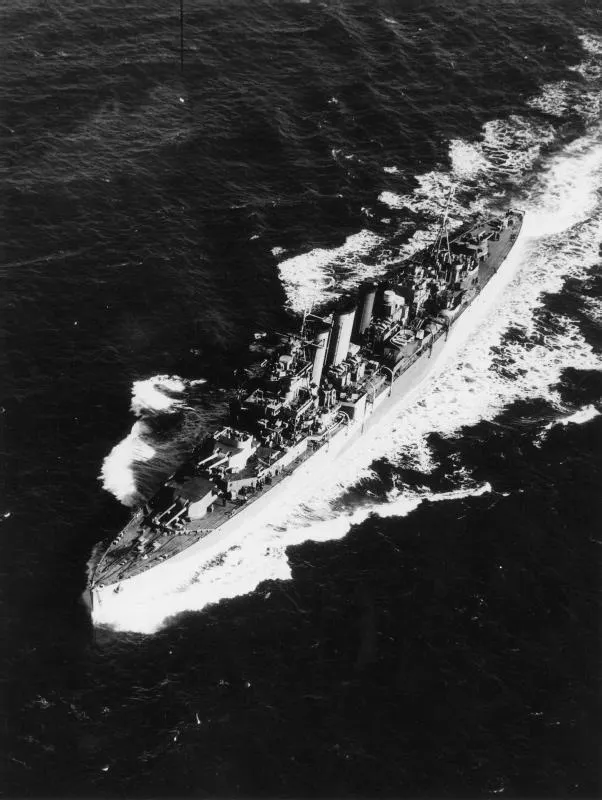 1944年由英國偵察機拍攝的德文郡號