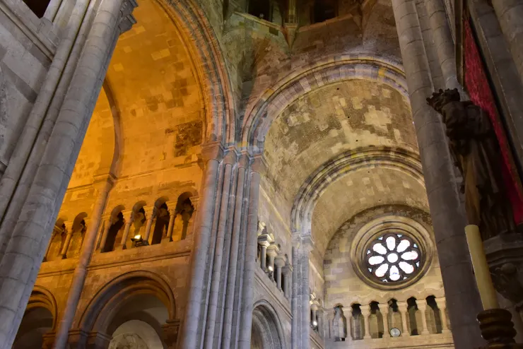 里斯本主教座堂內部(上、下照）