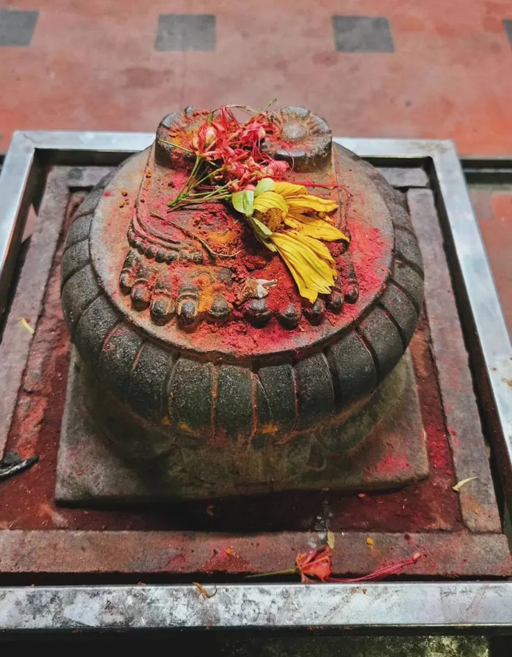 在南印度 Ganesh temple 象神廟，這是 Lakshmi Pada 統稱女神的聖足。從入口開始，信徒會先向象神的母親 Parvathi 女神的腳祈福