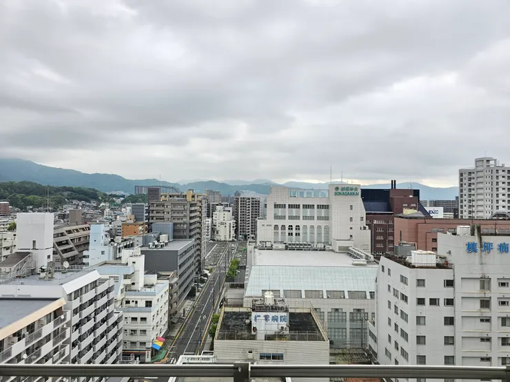 窗外寧靜的市景