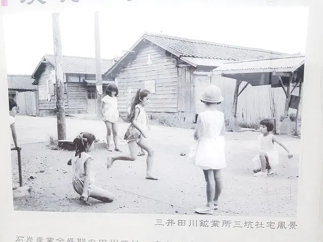 「炭坑住宅紀念碑」展示之老照片