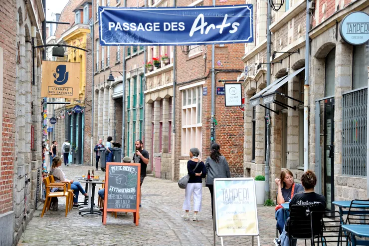 【吃飽後繼續漫遊，老城區的Vieux Murs street。】