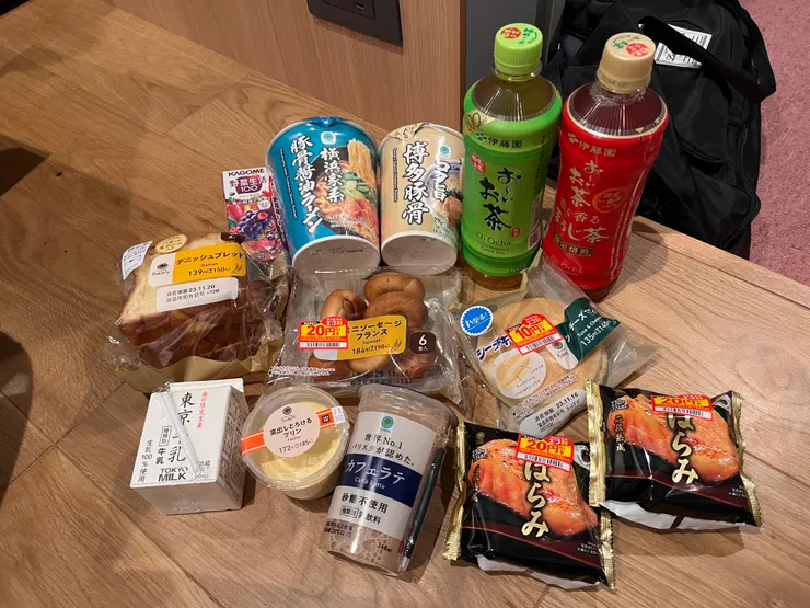 超商買的零食以及今天的早餐