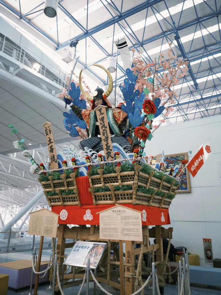 福岡機場的４樓看到山笠神轎