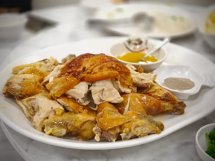 我們選擇，石窯雞讓店家幫我們切塊，皮酥一點，省得麻煩