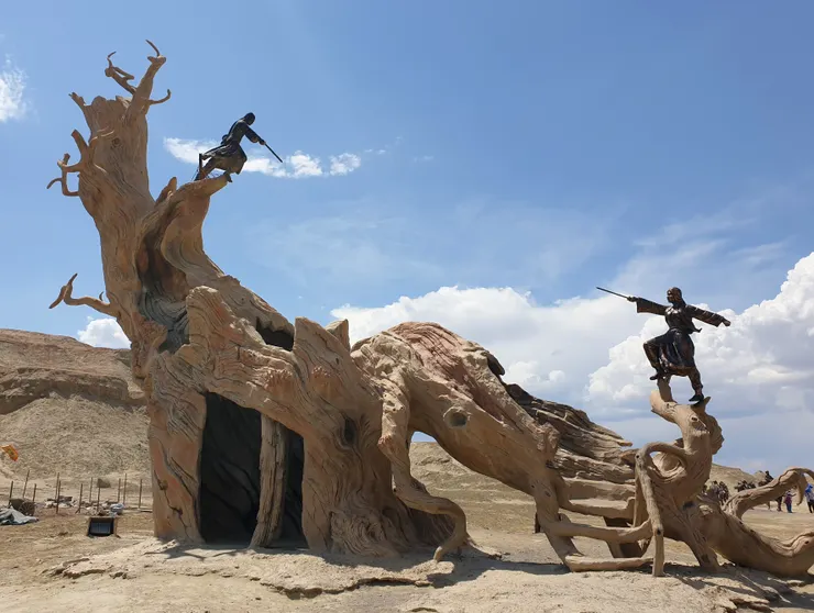 第二個電影拍攝地，2000年上映的《臥虎藏龍》，是台灣之光李安的電影，應該大家都看過吧？這裡用裝置藝術的方式呈現電影場景