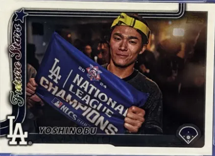 2025 Topps Seires 1 Golden Mirror