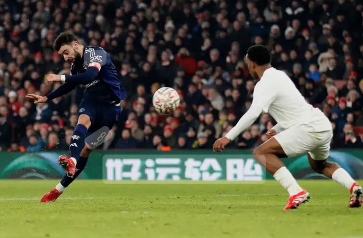 般奴費南迪斯勁射破網助曼聯領先1:0