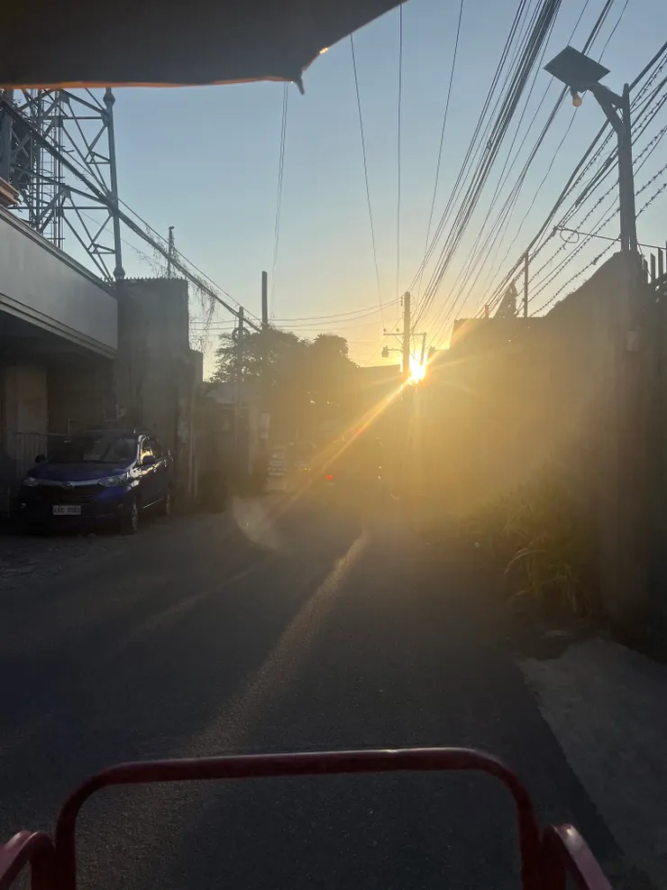 只是很喜歡這張的夕陽而已～雖然好像看不太清楚🤣