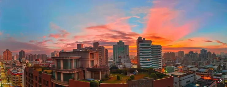 品味一輪春秋感謝冥冥安排巧！2022/11/25朝霞。