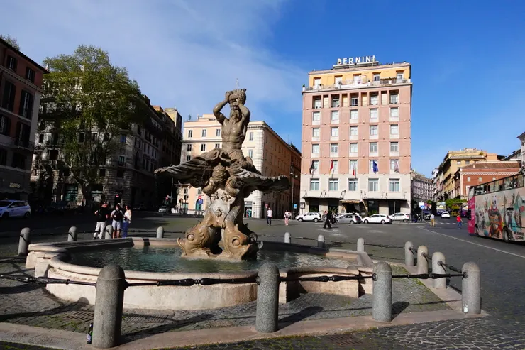 The Hotel Sina Bernini Bristol,我們在羅馬下榻兩晚的飯店,門口廣場也有貝尼尼的噴泉雕塑作品。