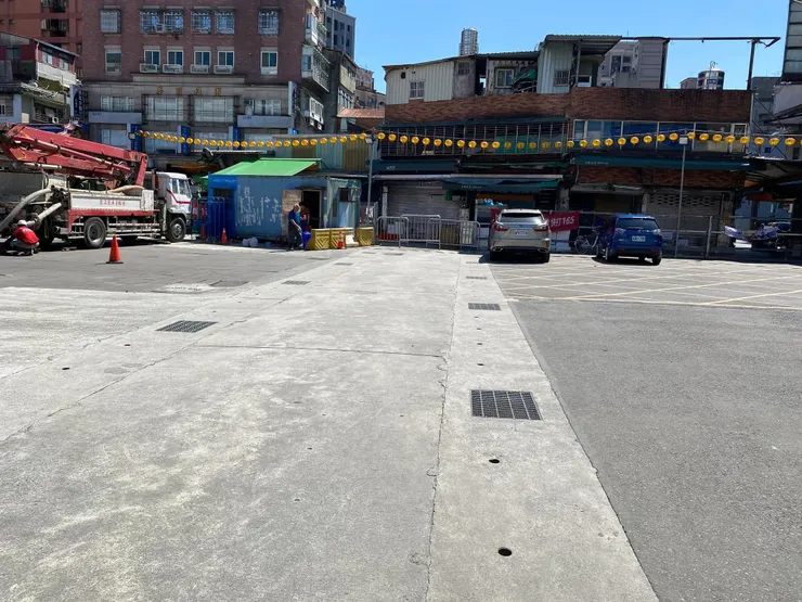 往景美夜市方向望去。流經景美夜市的舊水路