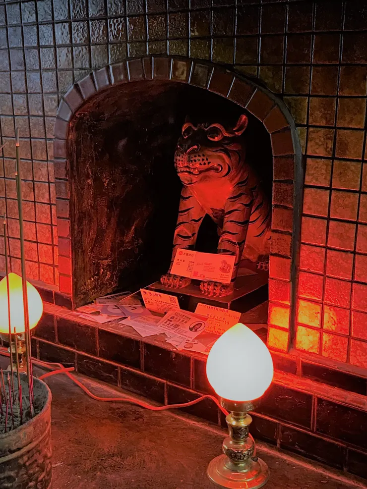 底下也有供奉虎爺