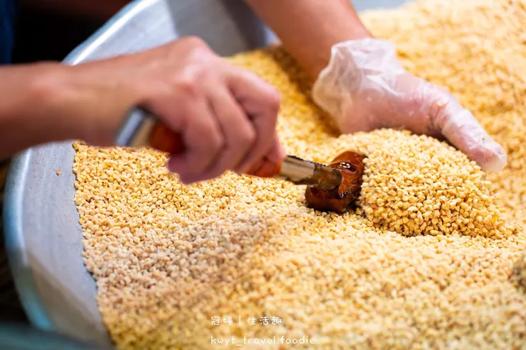 [台中大甲伴手禮]麻姥姥手工餅舖，媽祖欽點的供品？麻荖盆花供佛美翻天，傳承五代百年手藝，過年限定木盒、抹茶口味必搶，2026禮盒推薦