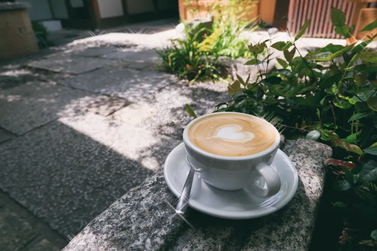 沒有太多座位,就待在日式庭園裡喝咖啡,也是一種愜意的享受!