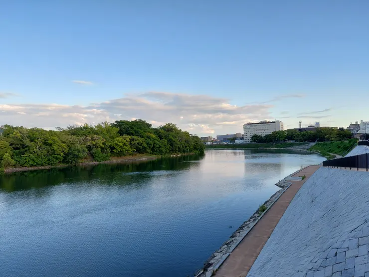 後樂園旁的河川