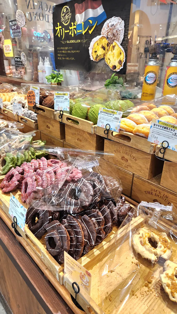 iias內好吃甜甜圈 大排長龍