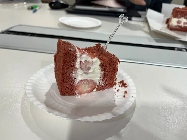 大吉先生的草莓紅絲絨蛋糕。