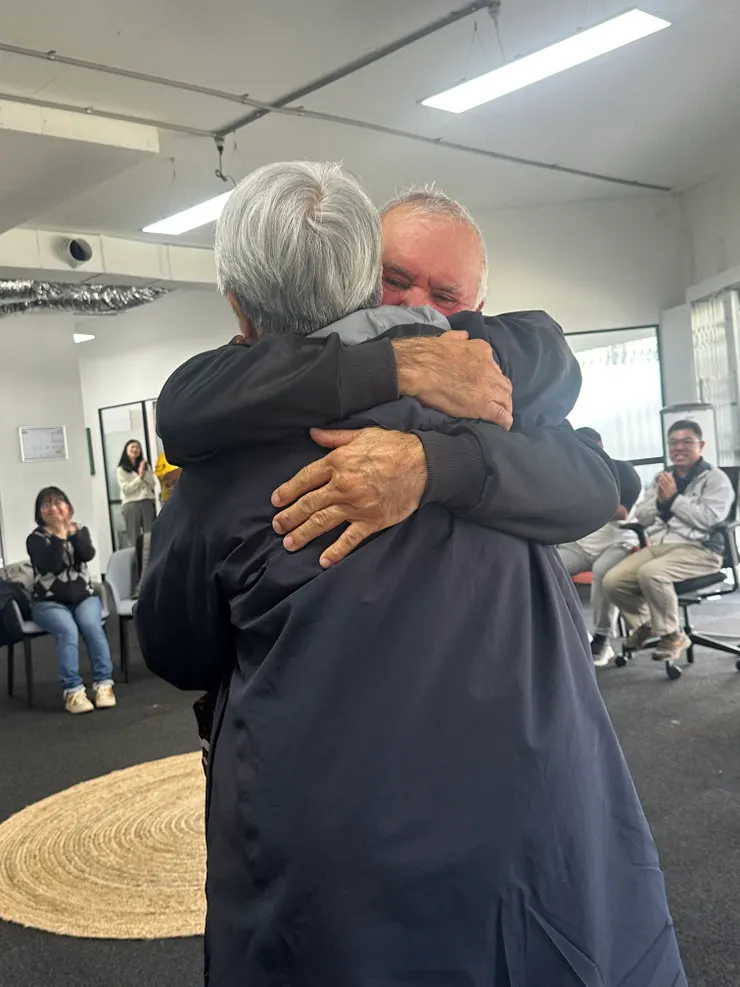 彼此說話完,都需要擁抱