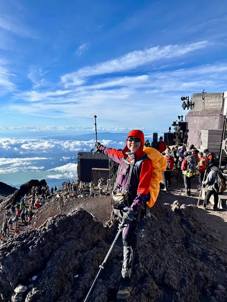 登頂劍峰，這才是最高點3776公尺，後面長長的人龍是排與標示排拍照的