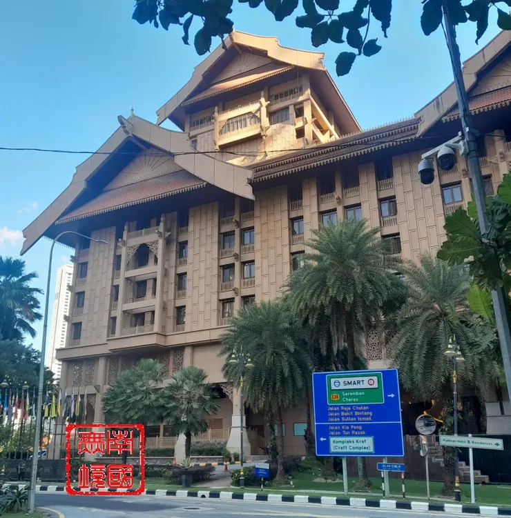 康萊路和史丹諾路交界的皇家朱蘭酒店。-本人攝於2025年7月11日。