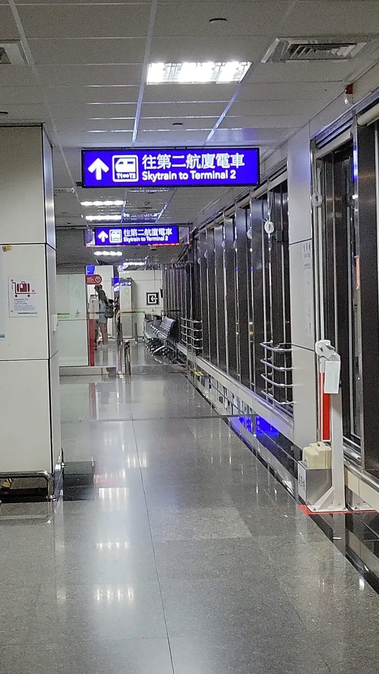 我們都在機場尋找彼此