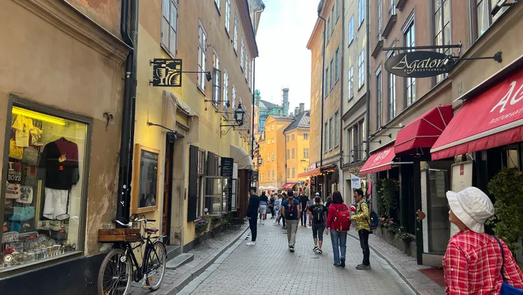 西長街很多紀念品店