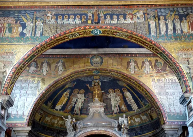 聖巴西得聖殿的三道拱門。