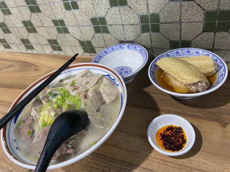 豬什湯油麵(大)和花雕醉雞中翼