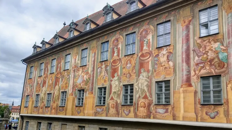 老市政廳的濕(Fresken),使用「視錯法」手法,使建築看起來比實際更大、更深