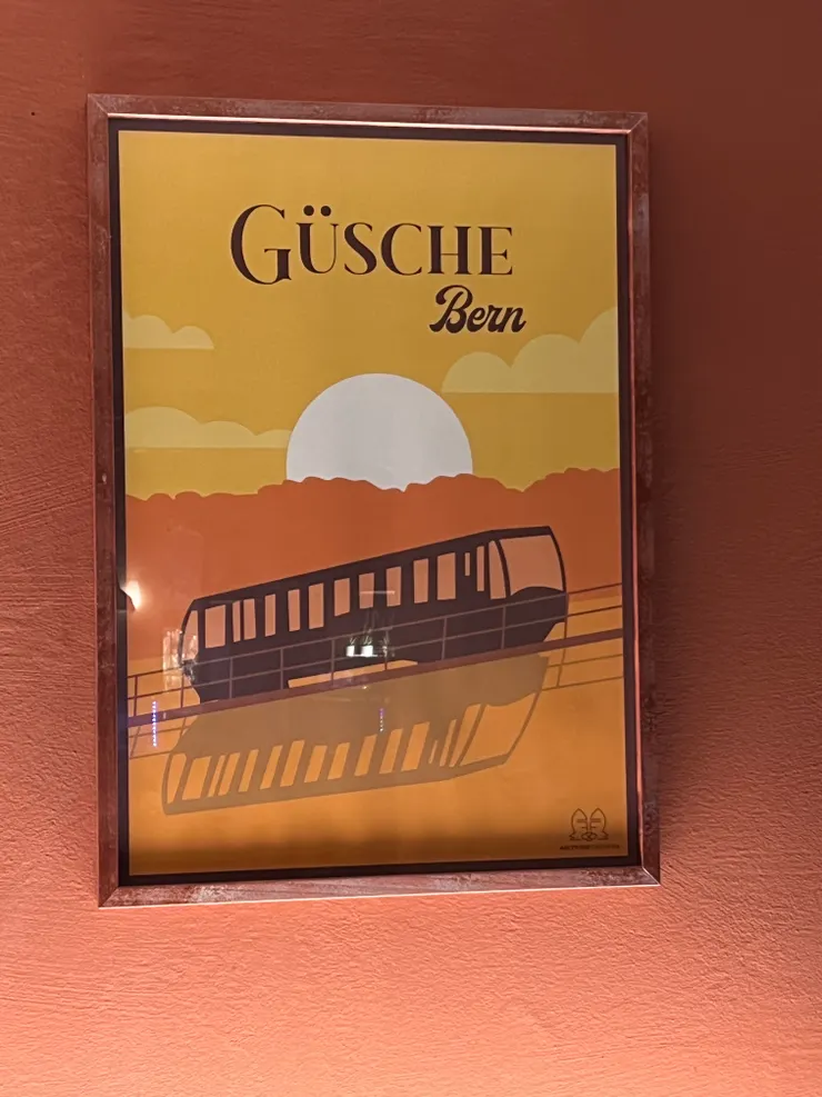 牆壁上掛了許多的畫，這是其中一幅