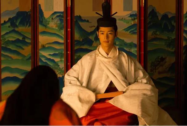 身著御引直衣的一条天皇，照片出自NHK