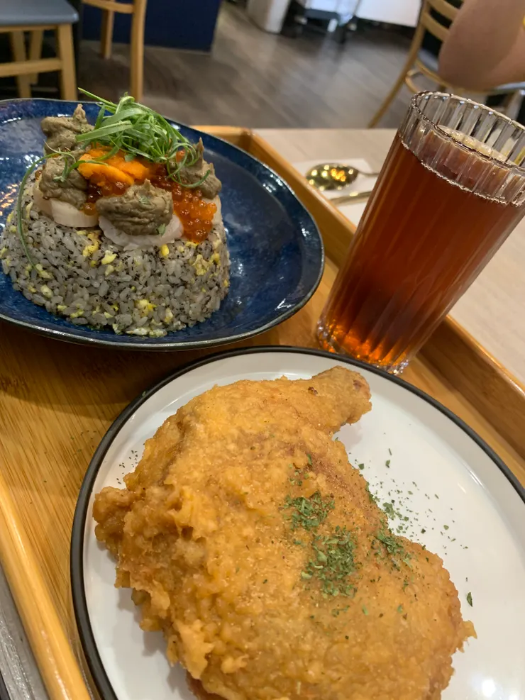 逼啵海味松露炒飯＋炸雞腿＄775