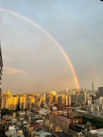 超美的雨後彩虹