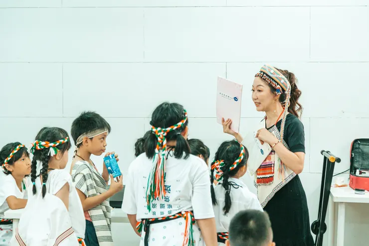她要讓這群偏鄉孩子，有了被世界聽見的機會