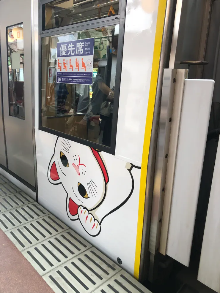 車門也都是招財貓