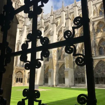 隧道盡頭的光的沙龍