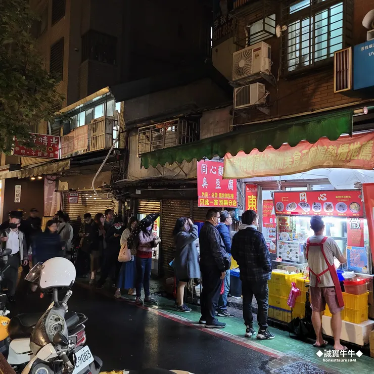 平日晚間七點半的排隊人潮