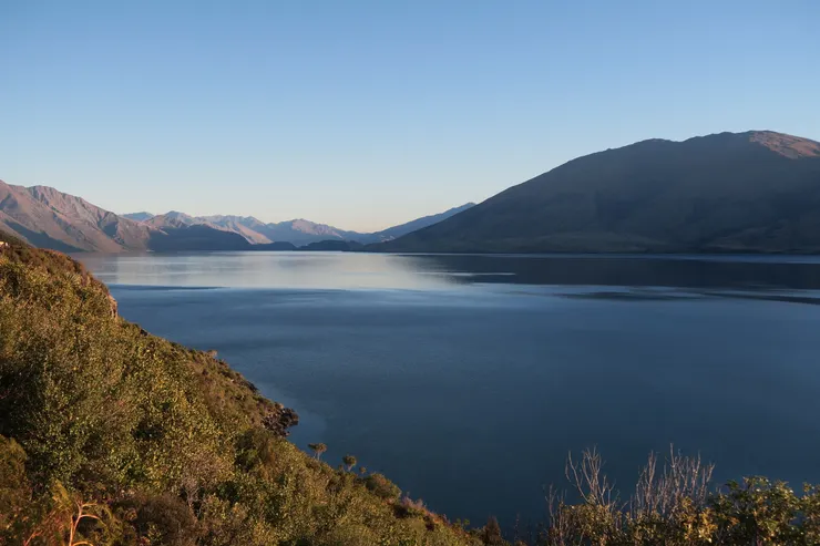 紐西蘭的湖，看著看著心情就平靜下來了。