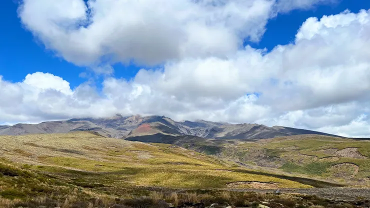 步道的往右望是魯阿佩胡山(Mt. Ruapehu)